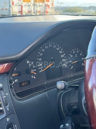 Mercedes E 240 2000, 222,000 km - 2.4 л - Salyan