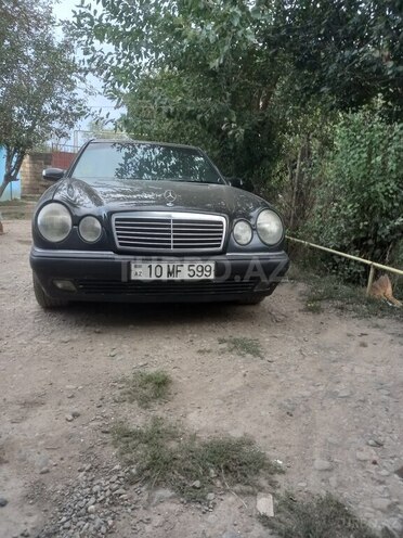 Mercedes E 220 1996, 645,580 km - 2.2 l - Masallı