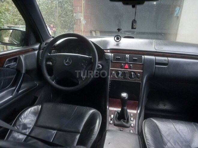 Mercedes E 220 1996, 645,580 km - 2.2 l - Masallı