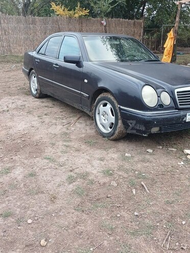 Mercedes E 240 1998, 385,000 km - 2.4 l - Beyləqan