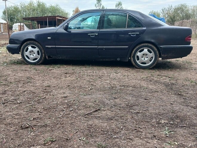 Mercedes E 240 1998, 385,000 km - 2.4 l - Beyləqan