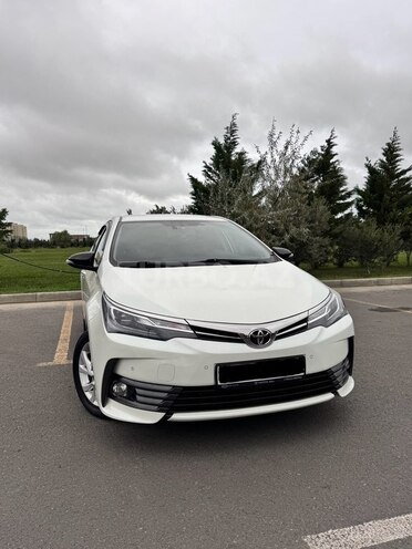 Toyota Corolla 2017, 139,600 km - 1.8 л - Sumqayıt