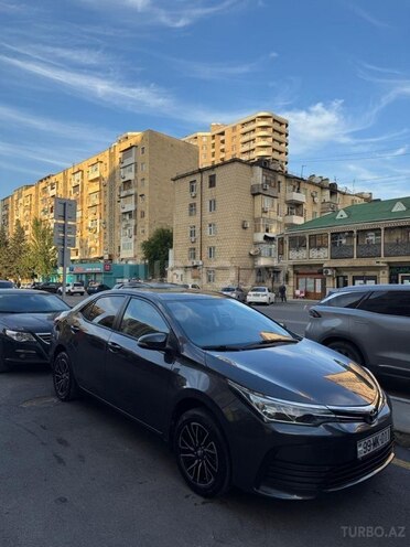 Toyota Corolla 2018, 136,700 km - 1.6 l - Bakı