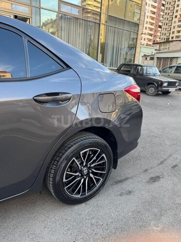 Toyota Corolla 2018, 136,700 km - 1.6 l - Bakı