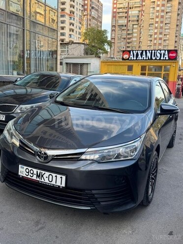 Toyota Corolla 2018, 136,700 km - 1.6 l - Bakı