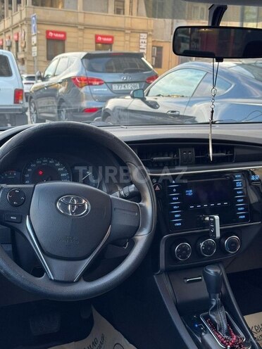 Toyota Corolla 2018, 136,700 km - 1.6 l - Bakı