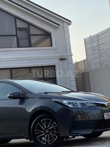 Toyota Corolla 2018, 136,700 km - 1.6 l - Bakı