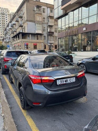 Toyota Corolla 2018, 136,700 km - 1.6 l - Bakı