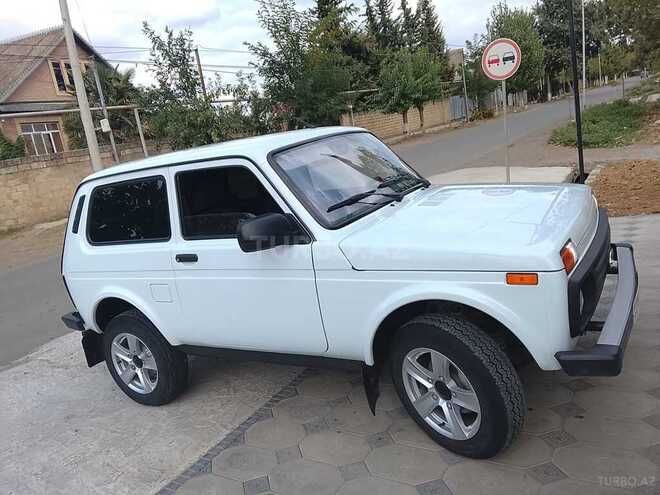 LADA (VAZ) Niva 2024, 4,500 km - 1.7 l - Yardımlı
