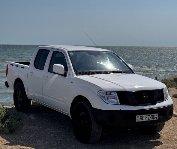Nissan Navara 2011, 310,000 km - 2.5 l - Bakı