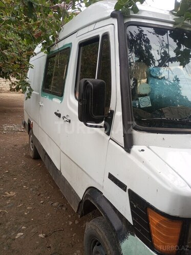 Mercedes 208 D 1991, 109,985 km - 2.3 l - Biləsuvar
