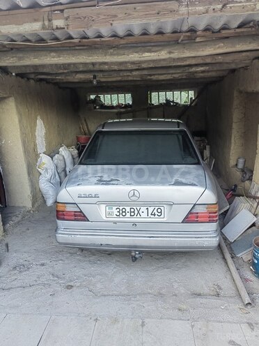 Mercedes 230 E 1992, 320,000 km - 2.3 л - Qusar