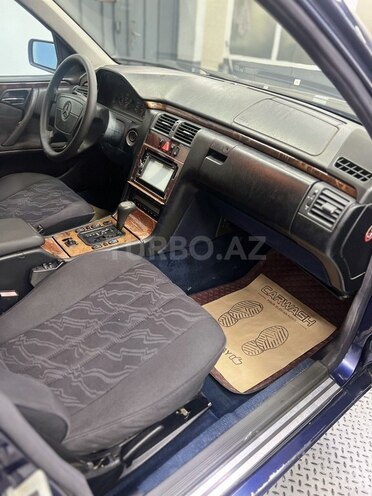Mercedes E 240 1998, 371,999 km - 2.4 л - Sumqayıt