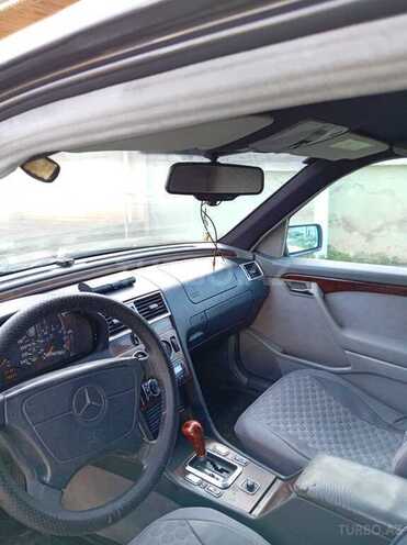 Mercedes C 180 1996, 318,000 km - 1.8 l - Qazax