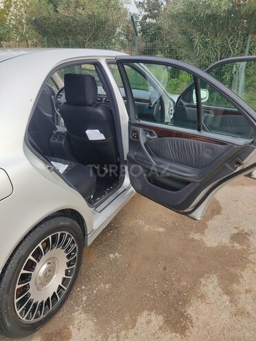 Mercedes E 320 2000, 303,000 km - 3.2 л - Ağcabədi