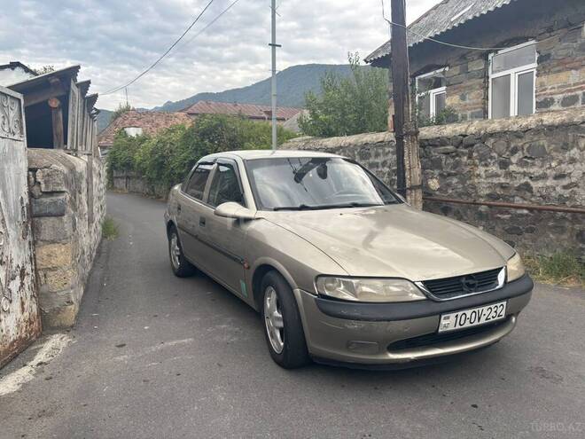 Opel Vectra 1997, 533,257 km - 2.0 l - Qax