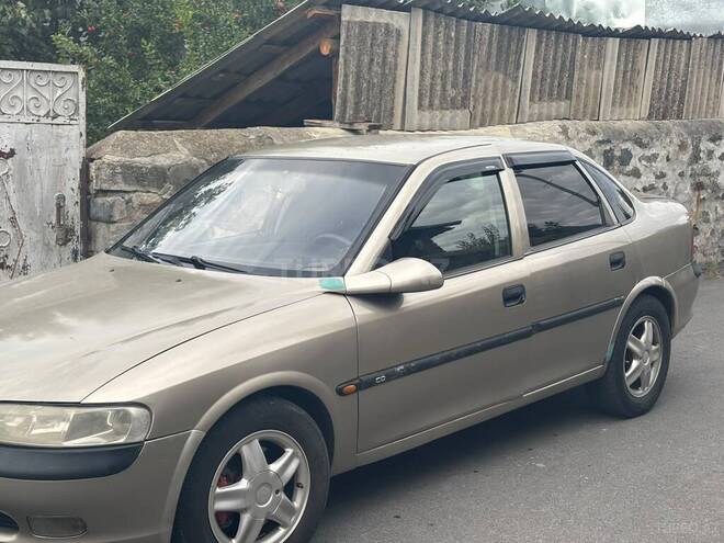 Opel Vectra 1997, 533,257 km - 2.0 l - Qax