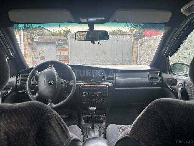 Opel Vectra 1997, 533,257 km - 2.0 l - Qax