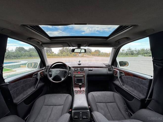 Mercedes E 240 2000, 348,000 km - 2.4 л - Sabirabad