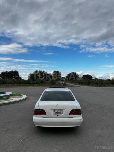 Mercedes E 240 2000, 348,000 km - 2.4 л - Sabirabad