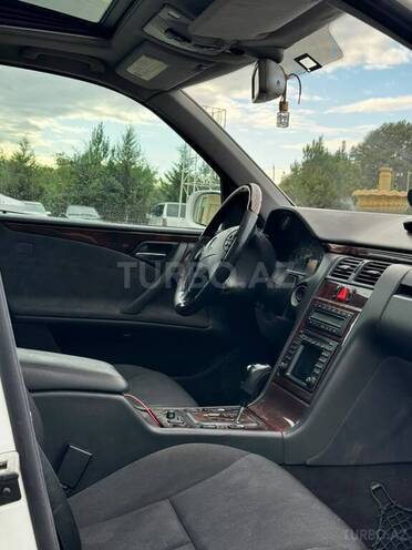 Mercedes E 240 2000, 348,000 km - 2.4 л - Sabirabad