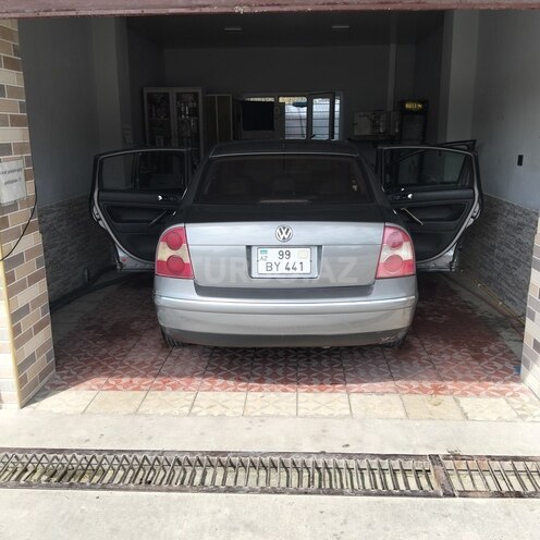 Volkswagen Passat 2003, 18,500 km - 1.8 l - Salyan