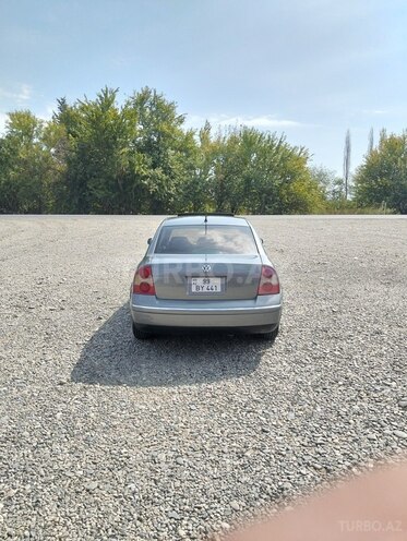 Volkswagen Passat 2003, 18,500 km - 1.8 l - Salyan