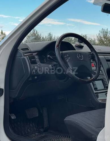 Mercedes E 240 2000, 348,000 km - 2.4 л - Sabirabad