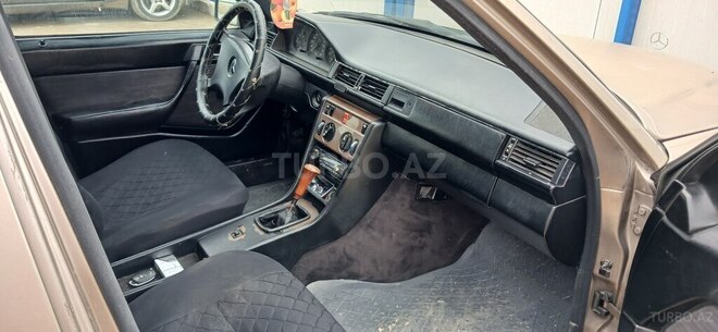 Mercedes  1988, 255,000 km - 2.3 л - Bakı