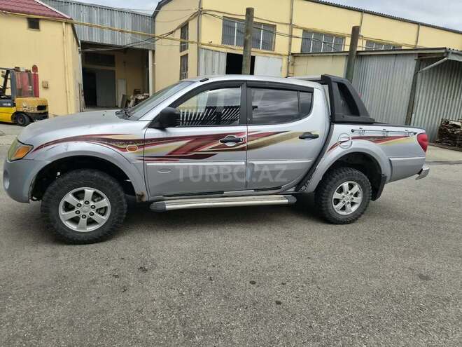 Mitsubishi L200 2006, 260,000 km - 2.8 л - Bakı