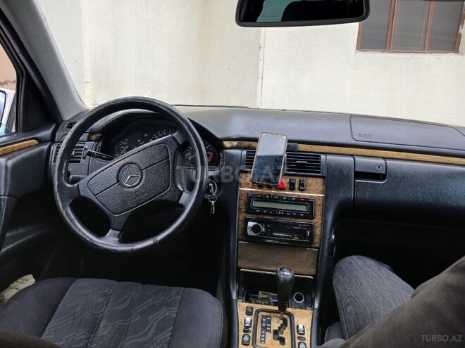 Mercedes E 280 1999, 457,000 km - 2.8 л - Masallı