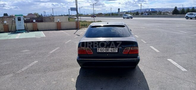 Mercedes E 240 2000, 299,633 km - 2.4 l - Sumqayıt