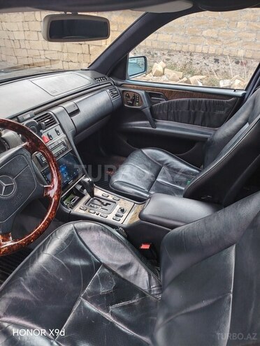 Mercedes E 240 1997, 282,000 km - 2.4 л - Gəncə