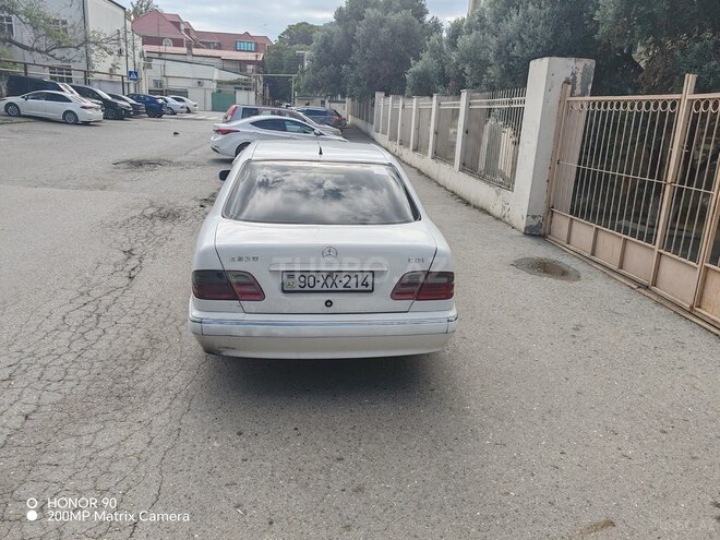 Mercedes E 220 2000, 400,000 km - 2.2 l - Bakı
