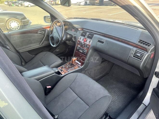 Mercedes E 240 1999, 310,000 km - 2.4 l - Bakı