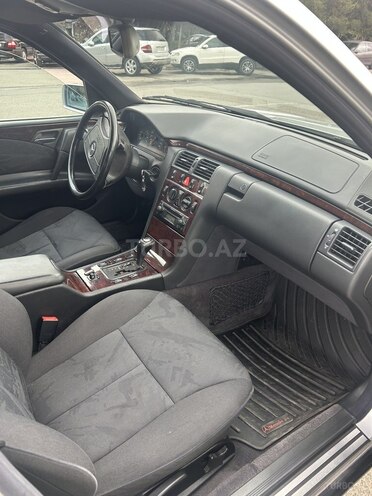 Mercedes E 240 1999, 253,896 km - 2.4 l - Sumqayıt