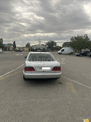 Mercedes E 240 1999, 253,896 km - 2.4 l - Sumqayıt