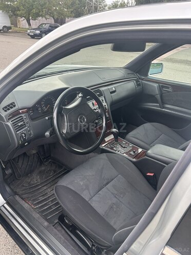 Mercedes E 240 1999, 253,896 km - 2.4 l - Sumqayıt