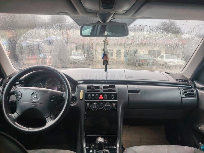 Mercedes E 270 1999, 946,234 km - 2.7 л - Bakı
