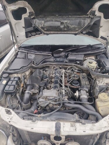 Mercedes E 270 1999, 946,234 km - 2.7 л - Bakı