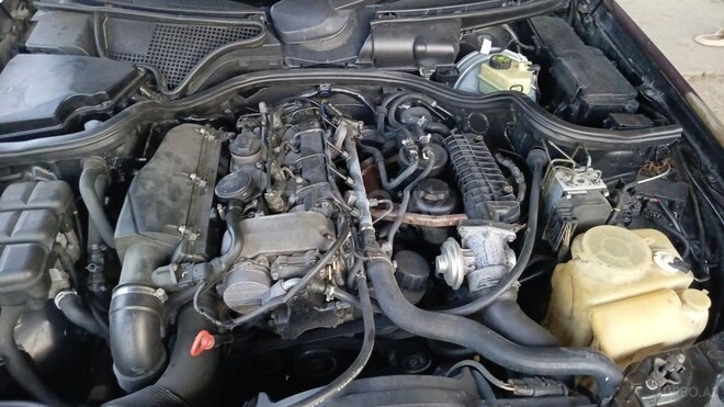 Mercedes E 220 2001, 450,000 km - 2.2 л - Hacıqabul