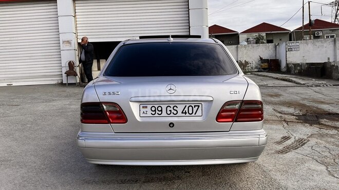 Mercedes E 220 2000, 303,000 km - 2.2 л - Bakı