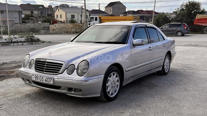 Mercedes E 220 2000, 303,000 km - 2.2 л - Bakı