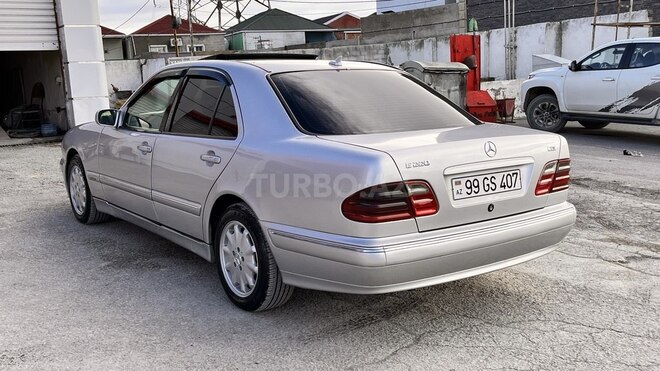 Mercedes E 220 2000, 303,000 km - 2.2 л - Bakı