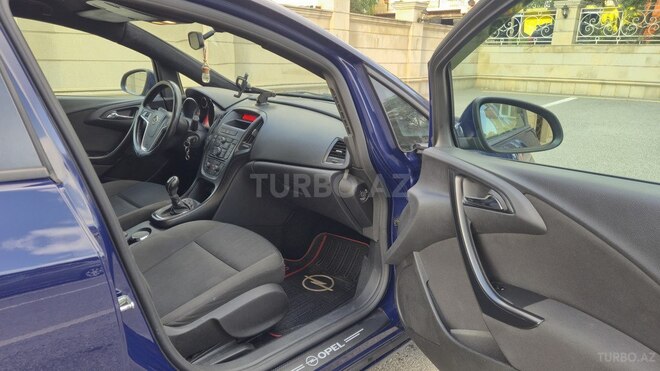 Opel Astra 2011, 295,000 km - 1.3 л - Bakı