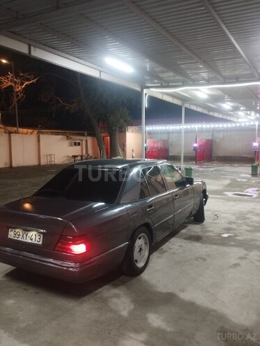 Mercedes  1993, 255,000 km - 2.0 л - Samux