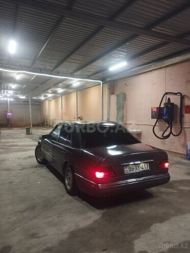Mercedes  1993, 255,000 km - 2.0 л - Samux