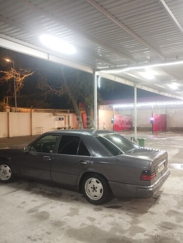 Mercedes  1993, 255,000 km - 2.0 л - Samux