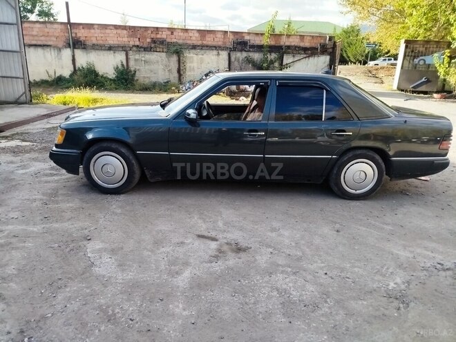 Mercedes E 220 1993, 352,646 km - 2.2 l - Qəbələ