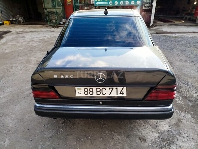 Mercedes E 220 1993, 352,646 km - 2.2 l - Qəbələ